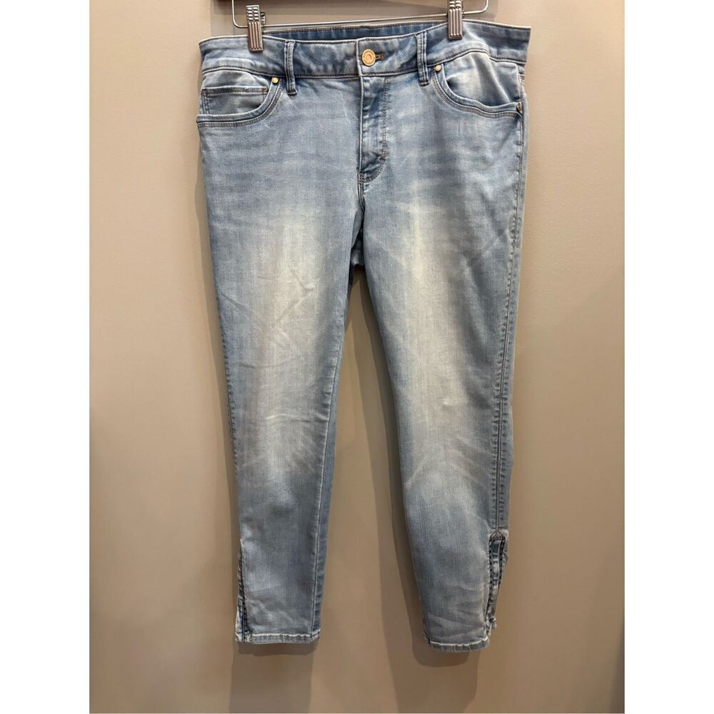WHBM 12P the Skimmer Light Wash ankle cropped jeans w-side hem detail